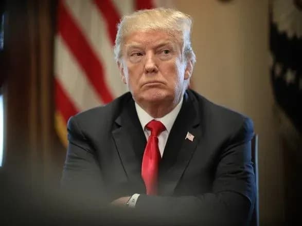 nyt-12-lyudey-opinilisya-pid-pidozroyu-cherez-anonimnu-stattyu-pro-trampa