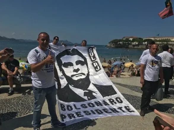 u-braziliyi-proyshov-miting-prikhilnikiv-poranenogo-pid-chas-zamakhu-kandidata-v-prezidenti