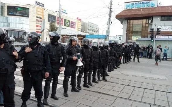 blizko-300-osib-zatrimali-u-rf-pid-chas-aktsiy-protestu-zhurnalistku-pobili-kiykom