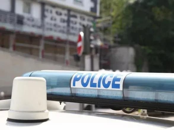 u-parizhi-cholovik-z-nozhem-napav-na-perekhozhikh