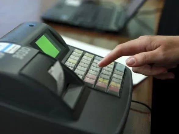 pidpriyemtsiv-khochut-zvilniti-vid-schodennogo-vkleyuvannya-fiskalnikh-chekiv