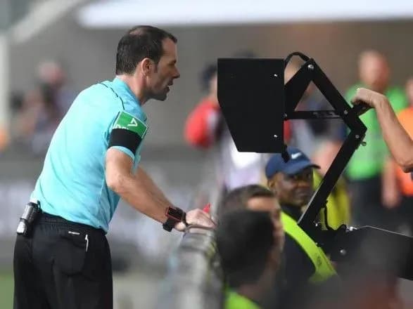 komitet-arbitriv-i-premyer-liga-povinni-koristuvatisya-peredovimi-tekhnologiyami-var-pavelko