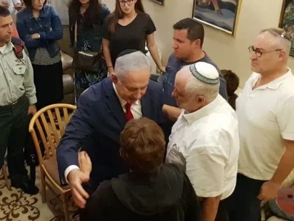 palestinets-ubiv-nozhem-izrayilskogo-poselentsya-z-gromadyanstvom-ssha-v-torgovomu-tsentri