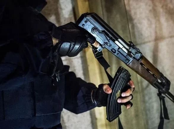 z-viyskovoyi-chastini-na-zhitomirschini-vikrali-partiyu-zbroyi