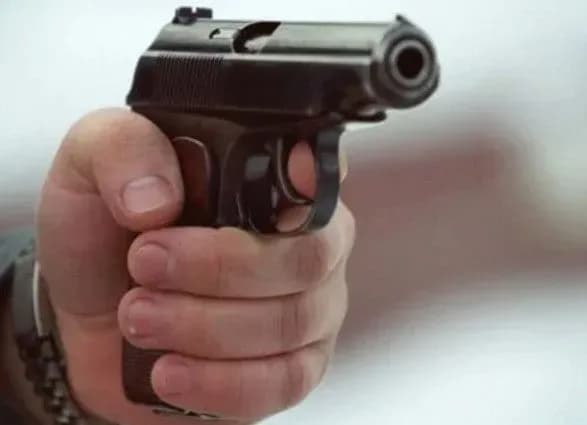 nevidomi-zi-zbroyeyu-napali-na-pratsivnikiv-firmi-z-obslugovuvannya-terminaliv-v-odesi