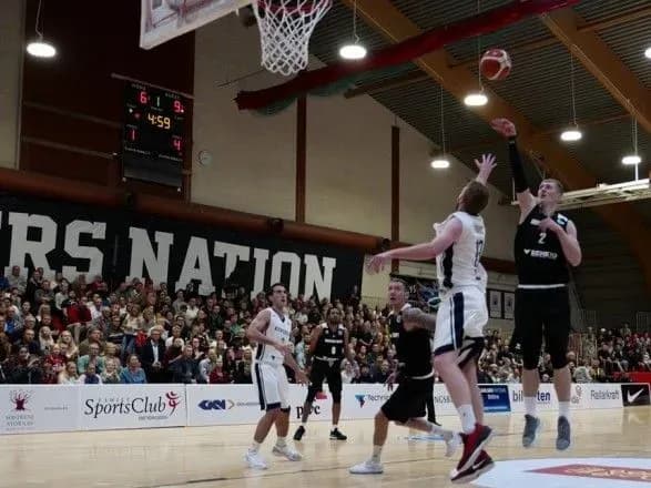 chinniy-chempion-ukrayini-rozgromiv-supernika-na-starti-kubku-yevropi-fiba