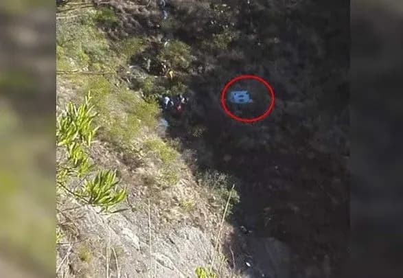 zmi-v-peru-ponad-20-lyudey-zaginuli-v-rezultati-padinnya-avtobusa-z-obrivu