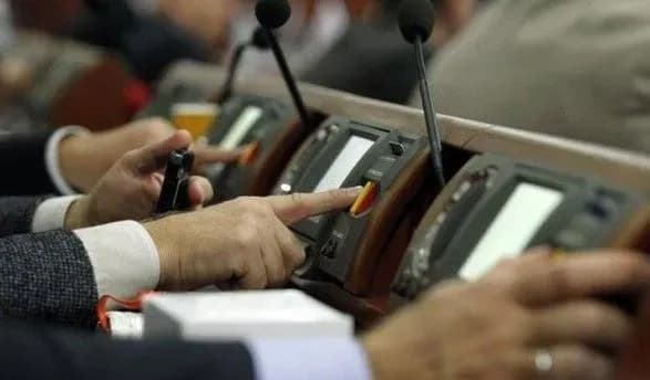 lishe-43-nardepiv-vidvidali-vsi-zasidannya-radi-u-veresni-kvu