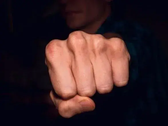 khersonets-u-tserkvi-pobiv-ta-pograbuvav-zhinku