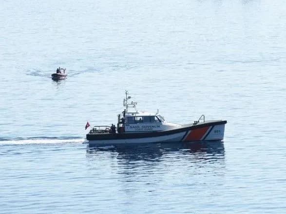 bilya-beregiv-turechchini-zatonuv-choven-z-migrantami-ye-zagibli