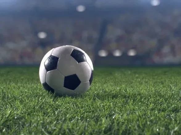 nazvano-kompaniyu-scho-vkrala-9-mln-grn-na-remonti-futbolnikh-poliv-spravu-peredali-do-sudu
