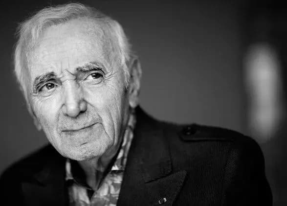 frantsiya-poproschalasya-zi-spivakom-sharlem-aznavurom