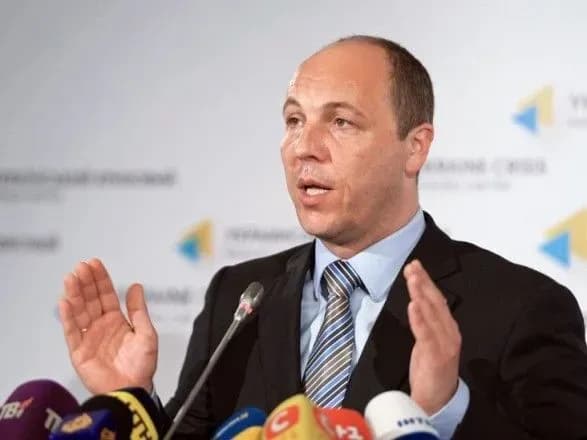 parubiy-rozpoviv-koli-pidpishe-postanovu-schodo-sanktsiy-proti-nizki-telekanaliv