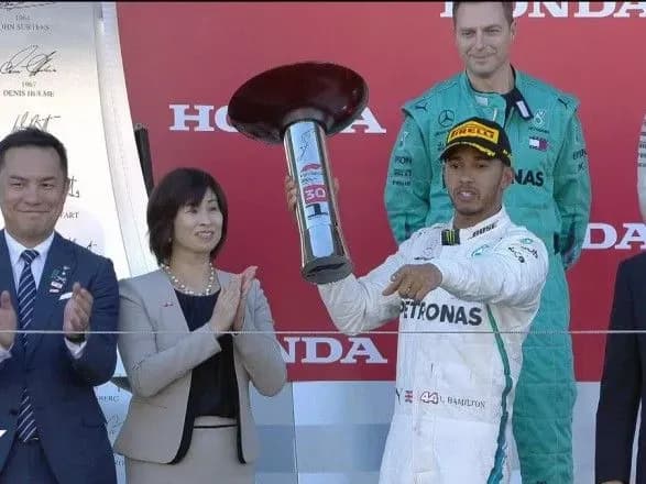 khemilton-vigrav-chetvertiy-pospil-gran-pri-sezonu-formuli-1