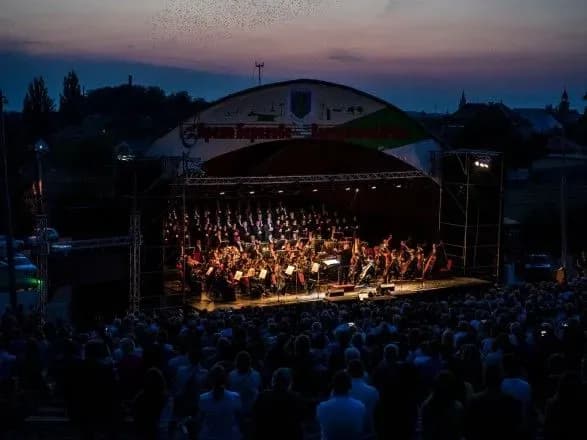 reportazh-the-new-york-times-z-beregovo-na-viyni-z-rosiyeyu-na-skhodi-ukrayina-maye-turboti-na-zakhodi