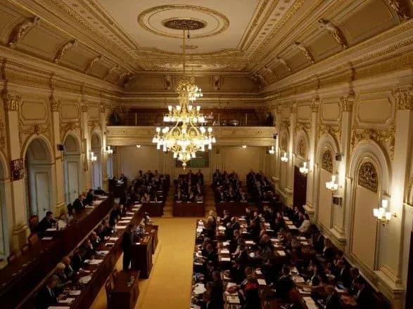 zmi-vibori-v-senat-chekhiyi-i-mistsevi-organi-vladi-stali-politichnoyu-stratoyu-dlya-komunistiv