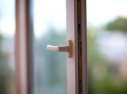 u-ternopoli-vagitna-zhinka-vipala-z-balkonu