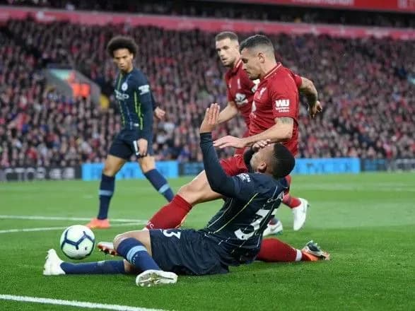 lideri-apl-liverpul-ta-manchester-siti-zigrali-vnichiyu-v-ochniy-gri