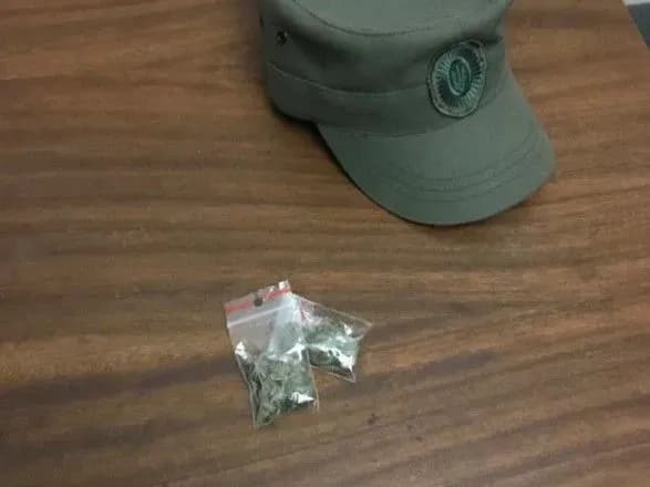 na-lvivschini-viyskovosluzhbovets-zbuvav-narkotiki