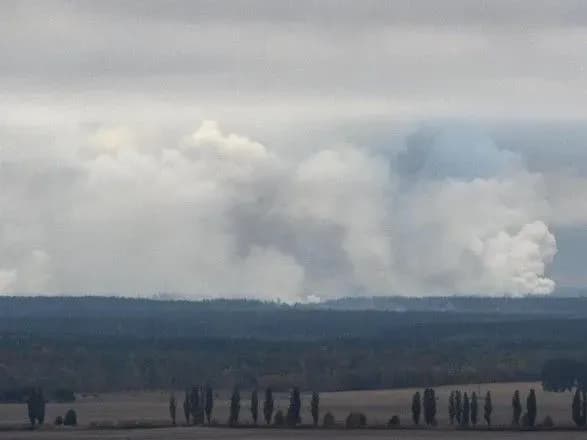 pozhezha-na-arsenali-pid-ichneyu-viter-rozduvaye-novi-oseredki-tlinnya