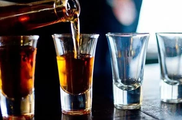 ucheni-stvorili-chervyakiv-scho-ne-pyaniyut-teper-pratsyuyut-nad-antialkogolnimi-likami