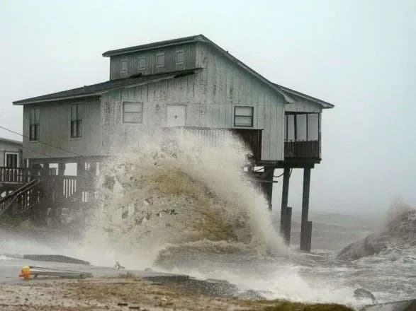 uragan-maykl-u-tsifrakh-visim-zagiblikh-1-2-mln-znestrumlenikh-budivel-u-ssha