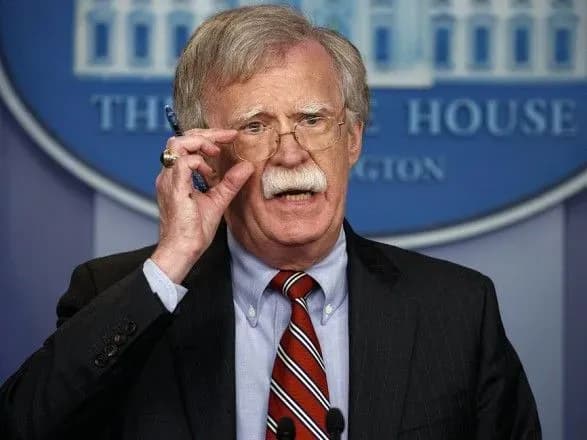 bolton-zayaviv-scho-ssha-ne-poterplyat-zagroz-zhittyu-svoyim-viyskovim-iz-boku-kitayu