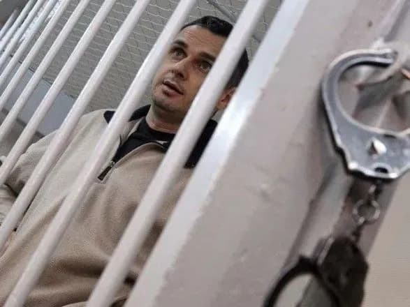 ukrayinske-mzs-vimagaye-dopustiti-do-sentsova-ukrayinskikh-medikiv