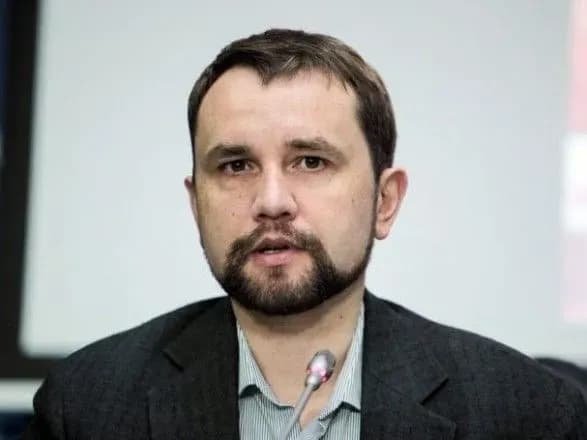 banderu-ta-inshikh-vidomikh-ukrayintsiv-mayut-perepokhovati-u-natsionalnomu-panteoni-vyatrovich