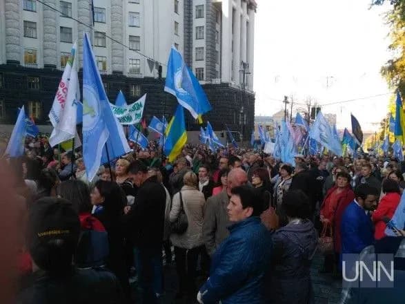 bagatotisyachniy-miting-zibravsya-pid-kabminom