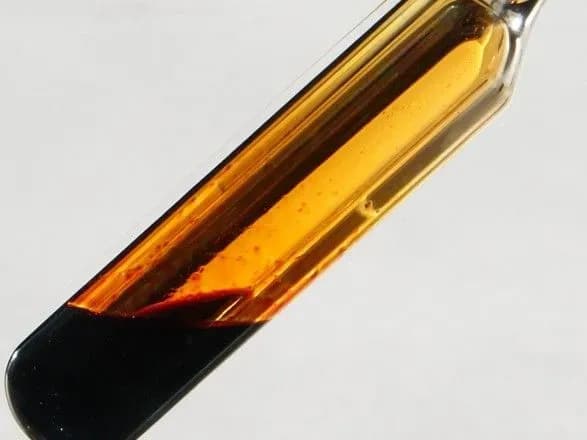 vchitelka-na-dnipropetrovschini-zirvala-zanyattya-v-shkoli-rozbivshi-probirku-iz-bromom