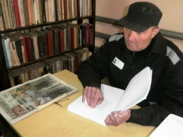 vyazni-u-koloniyakh-u-tsomu-rotsi-vzhe-prochitali-mayzhe-130-tis-knig