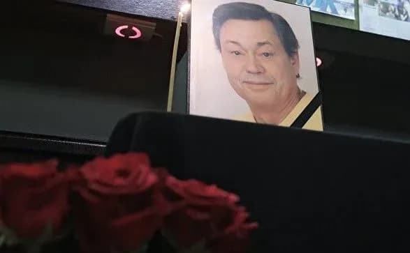 u-moskvi-pochalas-tseremoniya-proschannya-z-karachentsovim