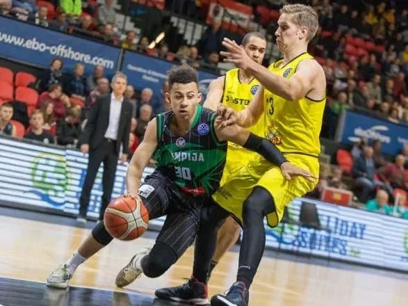 ukrayinskiy-zakhisnik-dopomig-bk-olimpiya-vigrati-pershiy-match-u-lizi-chempioniv