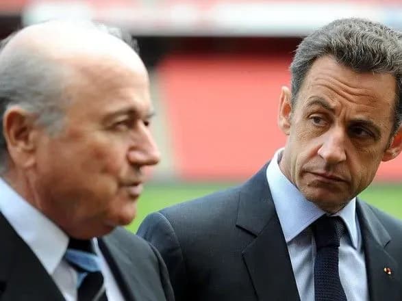 spiegel-sarkozi-v-2010-rotsi-poobitsyav-dopomogti-kataru-v-otrimanni-chs-z-futbolu
