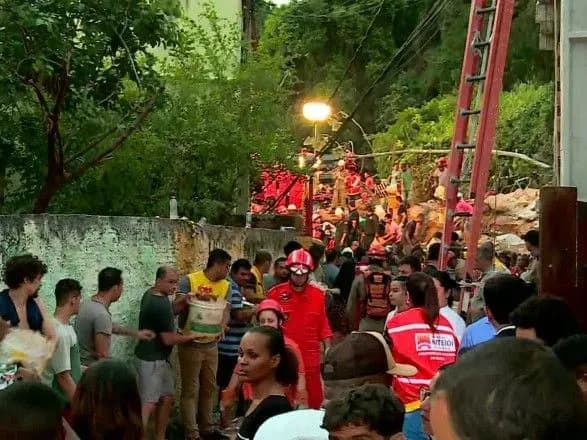 schonaymenshe-14-lyudey-anaslidok-zsuvu-u-braziliyi-zginulo