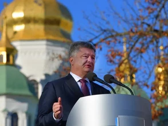 v-ap-zayavili-scho-poroshenko-use-sche-gotoviy-do-dialogu-z-arkhiyereyami-upts-mp