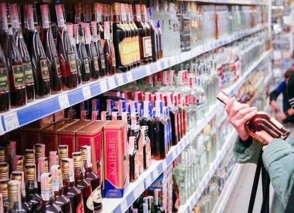 direktori-shkil-pidtrimali-obmezhennya-na-prodazh-alkogolyu-bilya-zakladiv-osviti