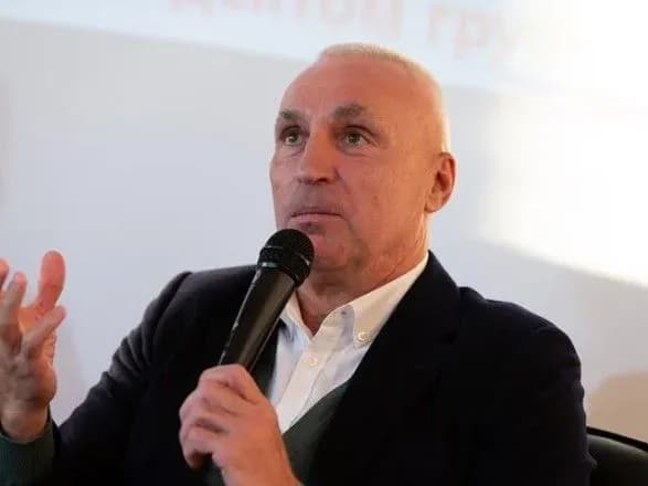 yaroslavskiy-porivnyav-vidrodzhennya-khtz-z-plavannyam-v-baseyni-bez-vodi