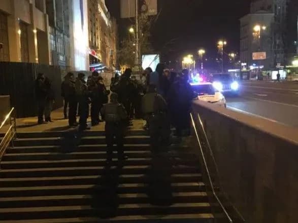 bilya-budinku-profspilok-u-kiyevi-ultrapravi-aktivisti-s14-protestuvali-proti-vidkrittya-kafe-ye-zatrimani