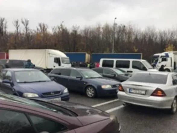 na-kordoni-zi-slovachchinoyu-dosi-uskladneno-pidyizd-do-dvokh-punktiv-propusku