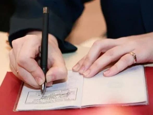 v-ukrayini-khochut-posiliti-vimogi-do-reyestratsiyi-rosiyan-cherez-voyenniy-stan