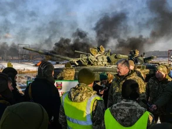 poroshenko-poyasniv-chomu-viyskovi-korabli-napravili-u-kerchensku-protoku