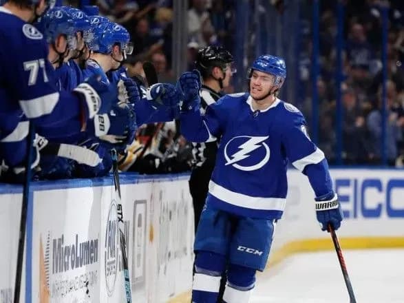 lider-nkhl-zdobuv-pyatu-pospil-peremogu-v-regulyarnomu-chempionati