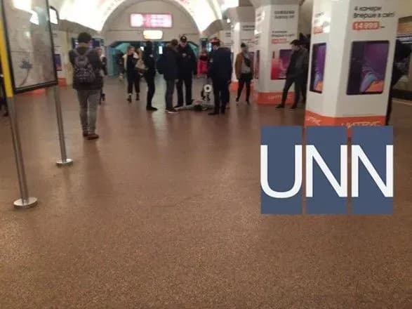 cholovik-vtrativ-svidomist-ta-vpav-u-stolichnomu-metropoliteni