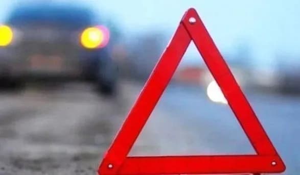 lexus-vyikhav-u-derevo-dvi-lyudini-zaginuli