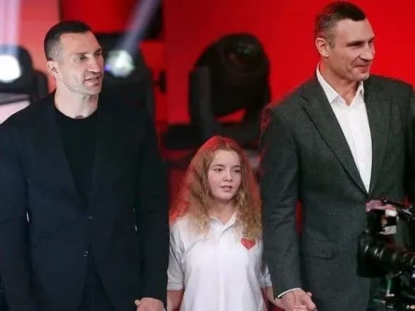 brati-klichki-schob-dopomogti-dityam-doyednalisya-do-blagodiynogo-telemarafonu