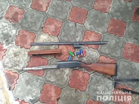 pyaniy-cholovik-vistriliv-iz-mislivskoyi-rushnitsi-u-pidlitka