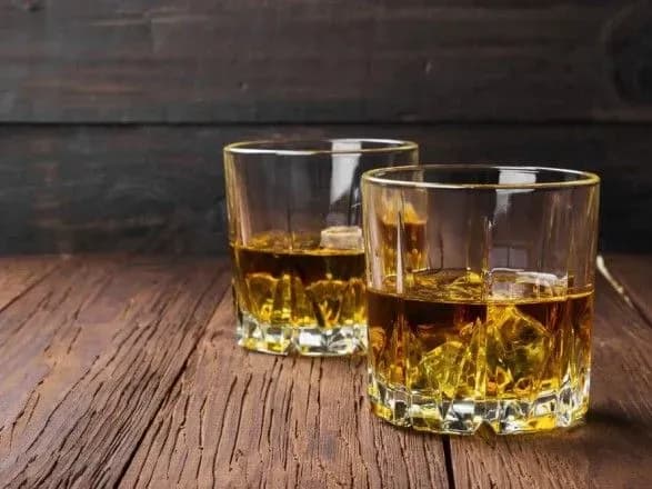 popit-na-strakhuvannya-elitnogo-alkogolyu-v-ssha-viris-v-10-raziv