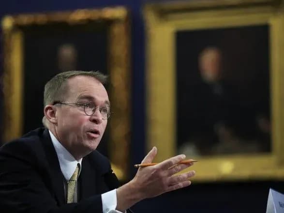 tramp-priznachit-mika-malveni-v-o-glavi-aparatu-bilogo-domu